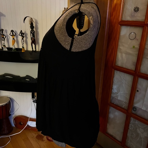 Umgee embroided dressy tank. - Picture 2 of 6
